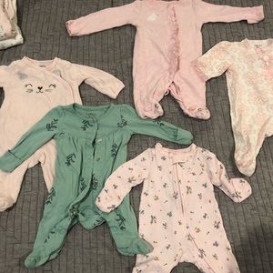Newborn baby girl bundle!  6 footed pajamas and 2 bamboo beanie hats